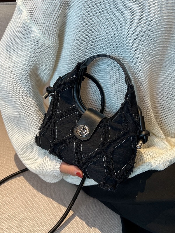 Denim torba s quiltanim uzorkom u obliku dumpling, crossbody s resicom