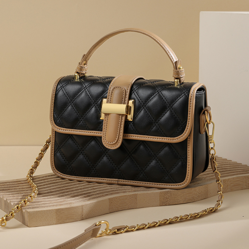 Crossbody torbica od PU, horizontalnog kvadratnog oblika, zatvaranje na zip, podstava od poliestera, gradski jednostavan stil.