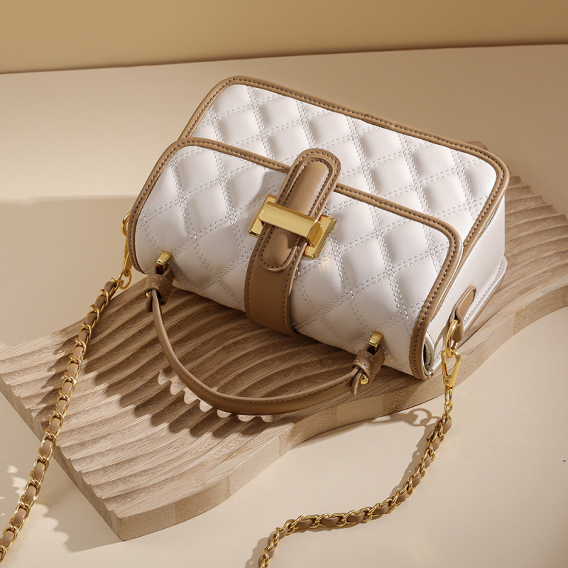 Crossbody torbica od PU, horizontalnog kvadratnog oblika, zatvaranje na zip, podstava od poliestera, gradski jednostavan stil.