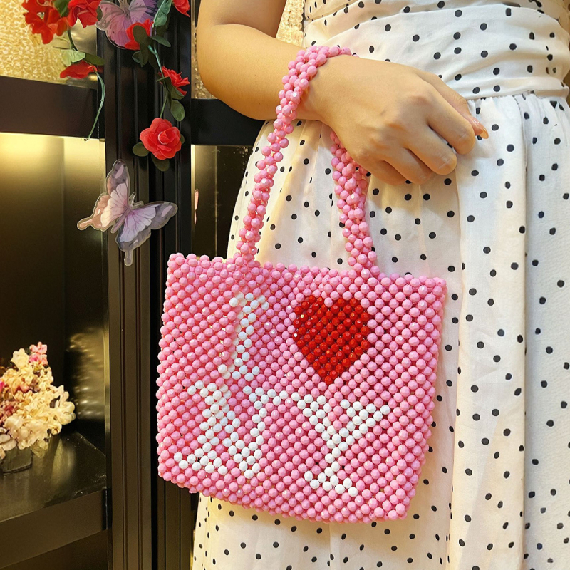 Ručne vyrobená tkaná taška s korálkami z akrylu, vertikálne štvorcový tvar, otvorené horné otváranie, vnútorné priehradky pre mobilný telefón a identifikačný preukaz