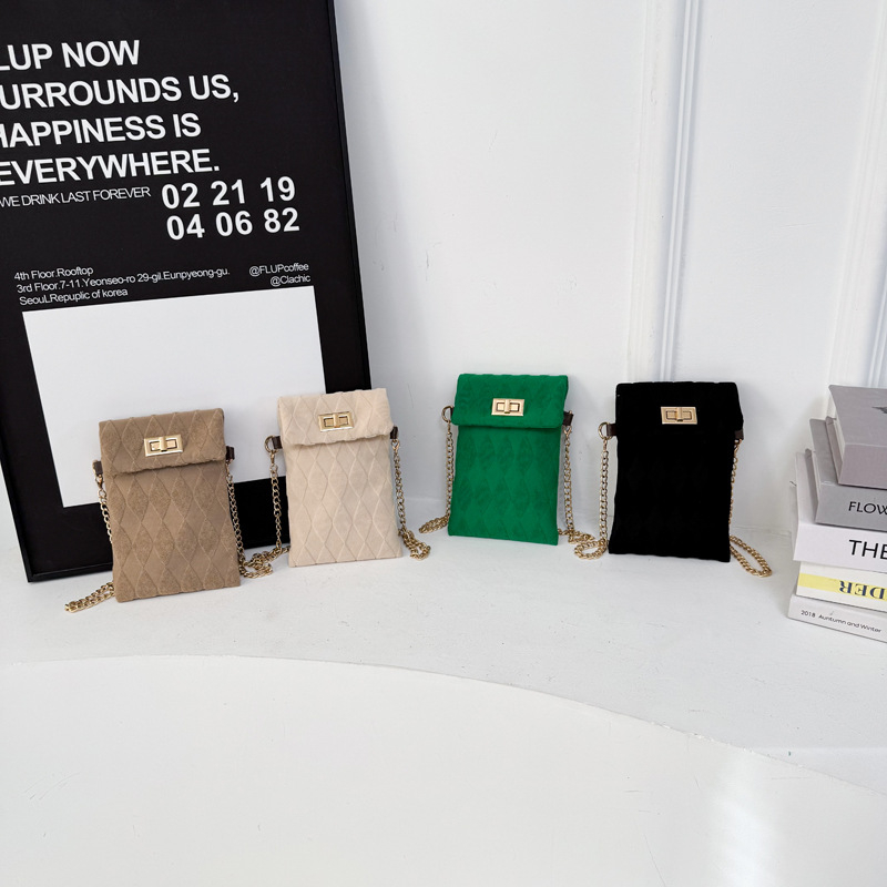 Geantă de damă cu model diamant, curea în lanț retro, finisaj velur, geantă pătrată în stil urban minimalist, formă vertical dreptunghiulară, închidere cu cataramă, căptușeală poliester, curea unică, corp moale, sezon iarnă 2025