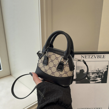 Crossbody torba s urbanim stilom, PU materijal, oblik školjke, zatvaranje na zip, poliester podstava