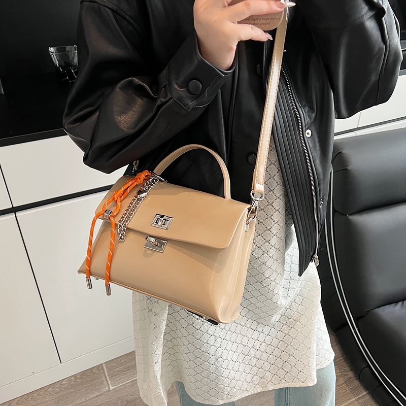 Chiquan luksuzna retro torbica za rame, PU, mala kvadratna forma, crossbody s zaključavanjem, bez podstave, svakodnevna upotreba