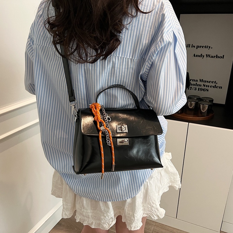 Chiquan luksuzna retro torbica za rame, PU, mala kvadratna forma, crossbody s zaključavanjem, bez podstave, svakodnevna upotreba