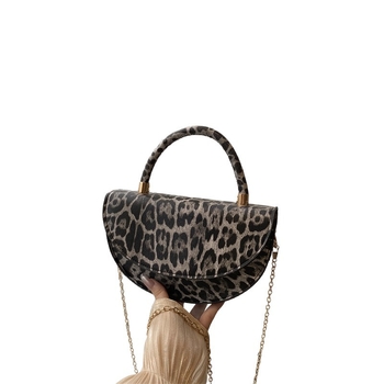 Ikarsh kabelka s leopardím vzorem, polkruhový tvar – PU koža, street style, zapínanie na klapku, jeseň 2025