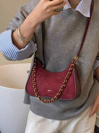 Crossbody torba u urbanom minimalističkom stilu, PU materijal, dumpling oblik, poliester podstava, zatvaranje zipom