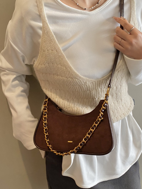 Crossbody torba u urbanom minimalističkom stilu, PU materijal, dumpling oblik, poliester podstava, zatvaranje zipom
