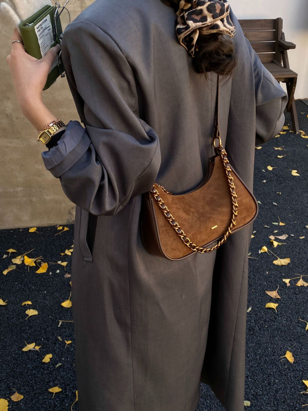 Crossbody torba u urbanom minimalističkom stilu, PU materijal, dumpling oblik, poliester podstava, zatvaranje zipom