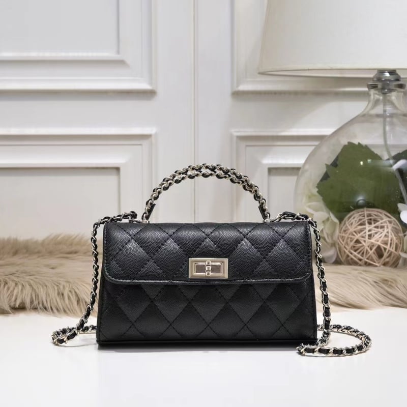 Crossbody taška, mestský jednoduchý štýl, hovädzia koža prvotriednej triedy, horizontálny štvorec tvar, zapínanie s klapkou, podšívka z syntetickej kože, vrecko na telefón