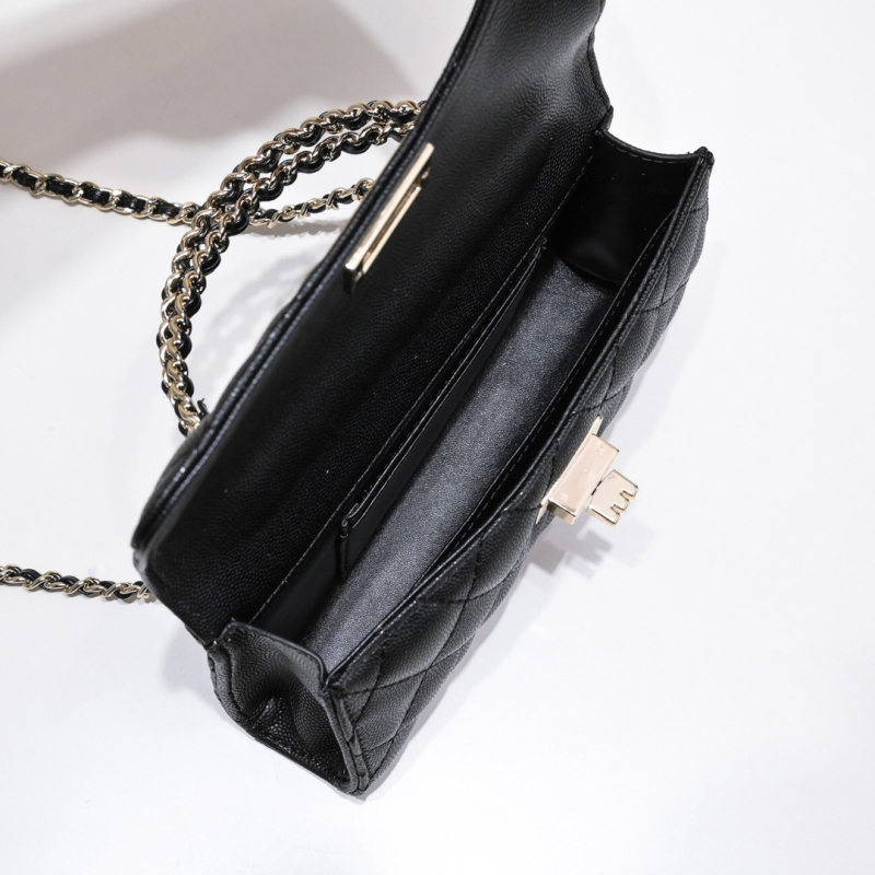 Crossbody taška, mestský jednoduchý štýl, hovädzia koža prvotriednej triedy, horizontálny štvorec tvar, zapínanie s klapkou, podšívka z syntetickej kože, vrecko na telefón