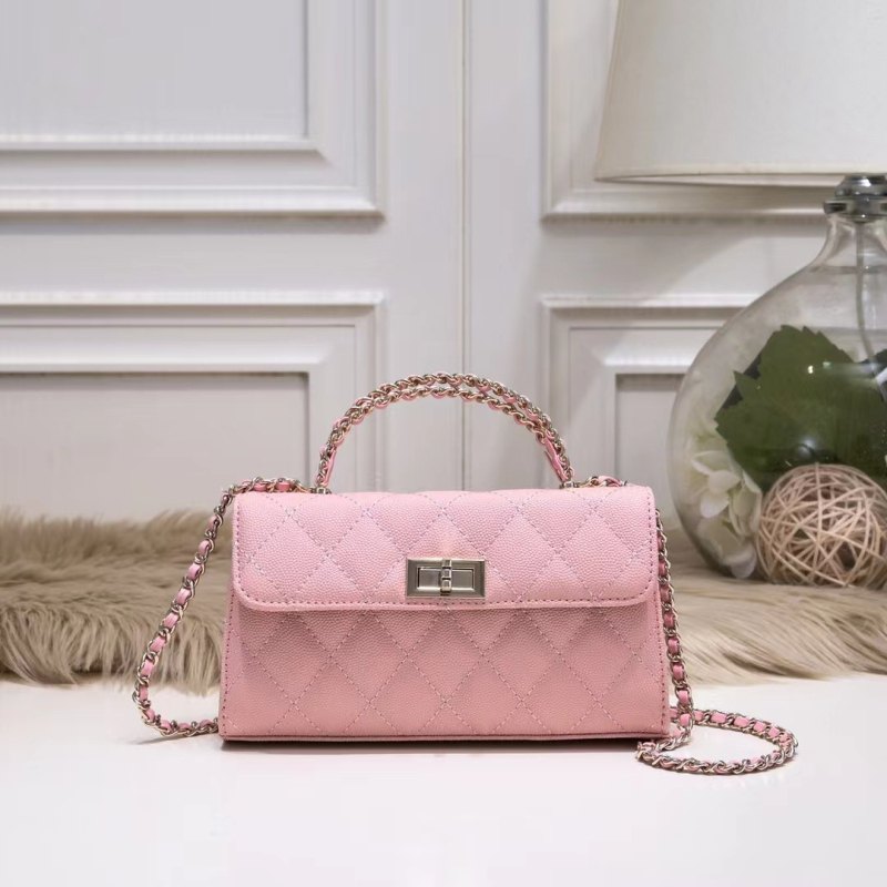 Crossbody taška, mestský jednoduchý štýl, hovädzia koža prvotriednej triedy, horizontálny štvorec tvar, zapínanie s klapkou, podšívka z syntetickej kože, vrecko na telefón