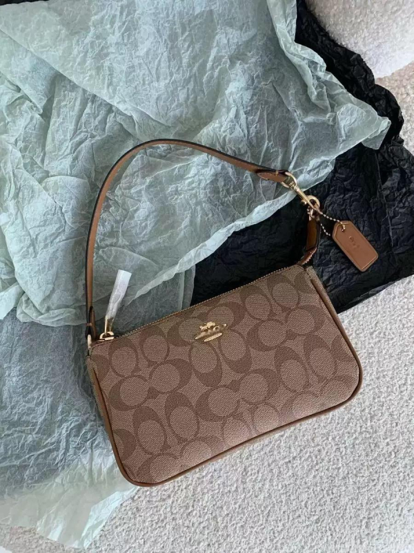 Nolita19 pečių crossbody rankinė — miesto paprastumas, PVC medžiaga, horizontali kvadrato formos, užtrauktukas užsegimas, vidinės kišenės telefonui ir identifikacinei kortelei, poliesterio pamušalas