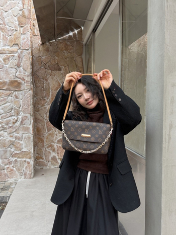 Crossbody taška, malý štvorcový štýl, materiál super vlákno, zips, priečinok na dokumenty, na každodenné použitie