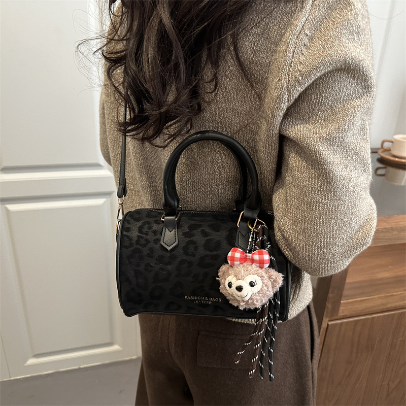 Ženska crossbody torba u korejskom stilu — PU, oblik jastuka, horizontalni kvadratni dizajn, zatvarač, unutarnja džep za mobitel