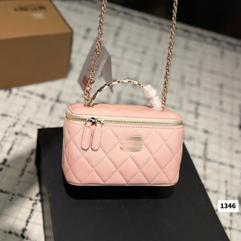 Box taška z ovčej kože s guľatou rúčkou a rhombovou retiazkou, štvorcový dizajn (Materiál: ovčia koža; Štýl: box taška; Tvar: štvorcová; Zapínanie: zips; Vnútorná priehradka: vrecko na telefón)