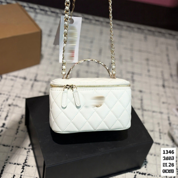 Box taška z ovčej kože s guľatou rúčkou a rhombovou retiazkou, štvorcový dizajn (Materiál: ovčia koža; Štýl: box taška; Tvar: štvorcová; Zapínanie: zips; Vnútorná priehradka: vrecko na telefón)