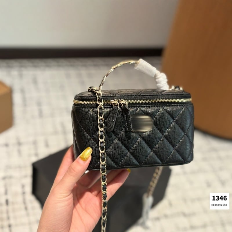 Box taška z ovčej kože s guľatou rúčkou a rhombovou retiazkou, štvorcový dizajn (Materiál: ovčia koža; Štýl: box taška; Tvar: štvorcová; Zapínanie: zips; Vnútorná priehradka: vrecko na telefón)