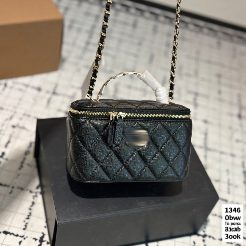 Box taška z ovčej kože s guľatou rúčkou a rhombovou retiazkou, štvorcový dizajn (Materiál: ovčia koža; Štýl: box taška; Tvar: štvorcová; Zapínanie: zips; Vnútorná priehradka: vrecko na telefón)