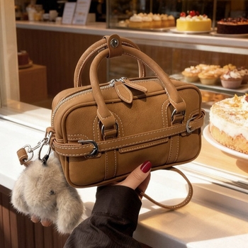 PU medžiagos Crossbody krepšys, vidutinio dydžio, horizontaliai kvadratinė forma, užtrauktuko atidarymas, vidinė užtrauktuko kišenė