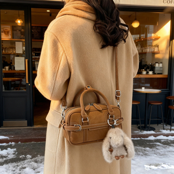 PU medžiagos Crossbody krepšys, vidutinio dydžio, horizontaliai kvadratinė forma, užtrauktuko atidarymas, vidinė užtrauktuko kišenė