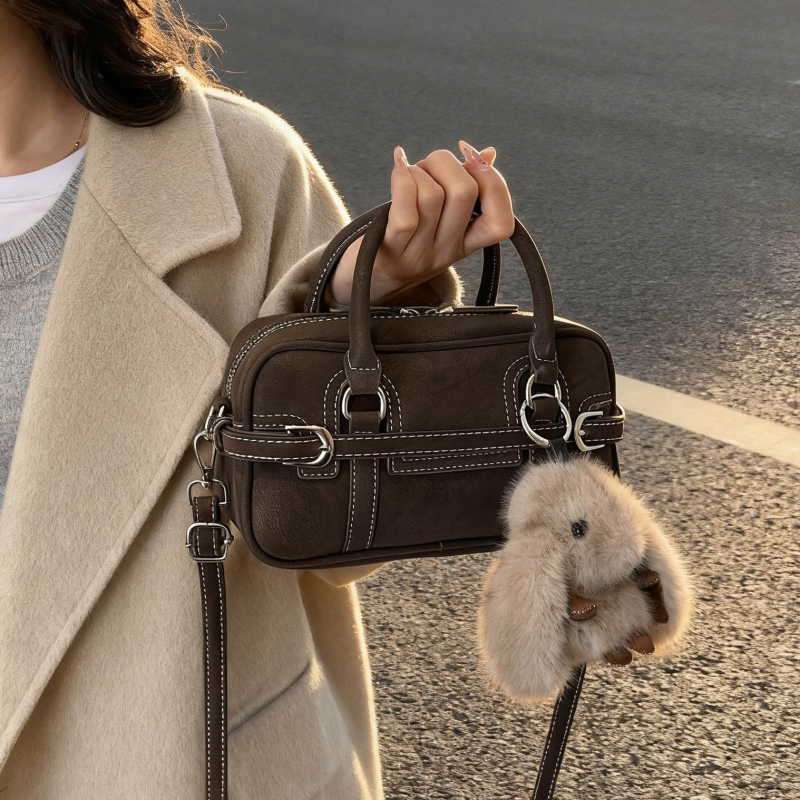 PU medžiagos Crossbody krepšys, vidutinio dydžio, horizontaliai kvadratinė forma, užtrauktuko atidarymas, vidinė užtrauktuko kišenė