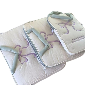 Τσαντάκι για tablet από υπερ-ελαφρύ νάιλον με γεωμετρικό σχέδιο και επένδυση πολυεστέρα (Καλοκαίρι 2024)