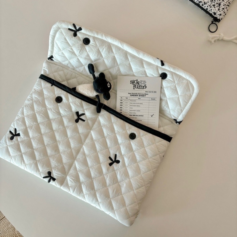 Fei Rabbit Torbica za laptop s mašnicom i prešivenim dizajnom, karirani vanjski materijal, pamuk, unutarnja podstava od poliester-bavna, više pretinaca