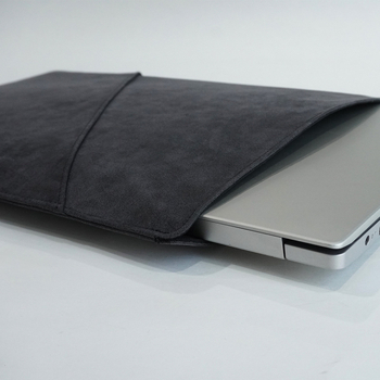 Θήκη λάπτοπ Alcantara, εσωτερική επένδυση από καμβά, Αστικός μινιμαλισμός, Άνοιξη 2025