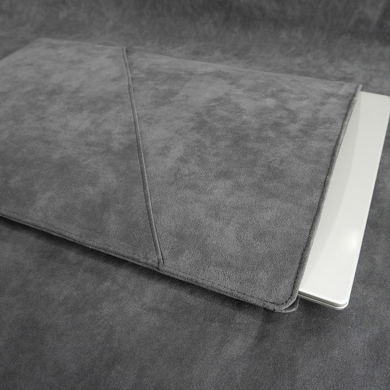 Θήκη λάπτοπ Alcantara, εσωτερική επένδυση από καμβά, Αστικός μινιμαλισμός, Άνοιξη 2025
