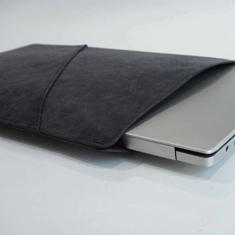 Θήκη λάπτοπ Alcantara, εσωτερική επένδυση από καμβά, Αστικός μινιμαλισμός, Άνοιξη 2025