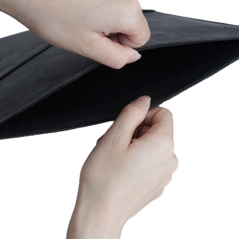 Θήκη λάπτοπ Alcantara, εσωτερική επένδυση από καμβά, Αστικός μινιμαλισμός, Άνοιξη 2025