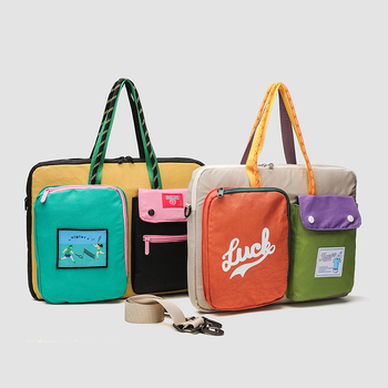 Crossbody torba od najlona, street trend stil, tekstni uzorak, podstava od poliestera, unisex