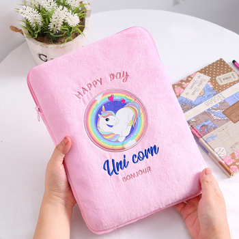 Plūšaina tablešu soma ar vienradziņu, rāvējslēdzējs, oderējums, iekšējais nodalījums portatīvajam datoram, salds karikatūras stils