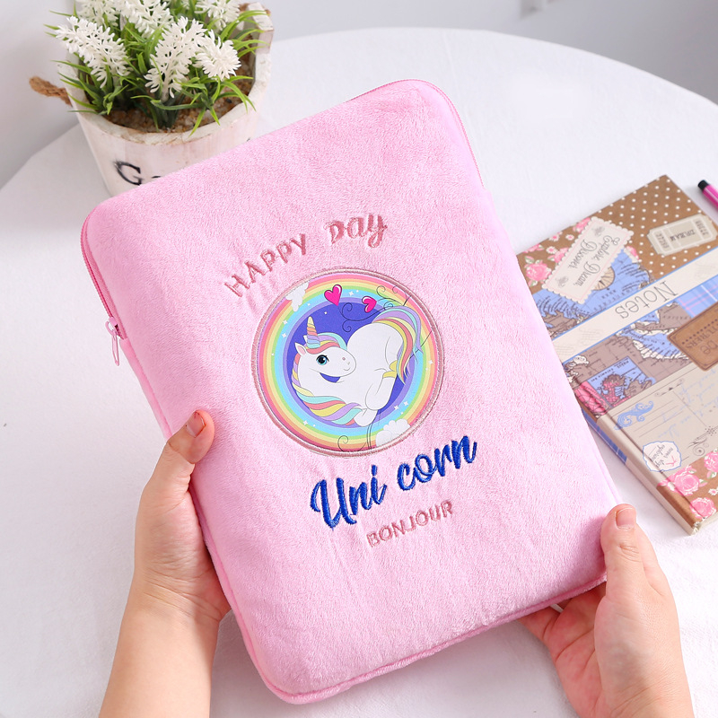 Plūšaina tablešu soma ar vienradziņu, rāvējslēdzējs, oderējums, iekšējais nodalījums portatīvajam datoram, salds karikatūras stils