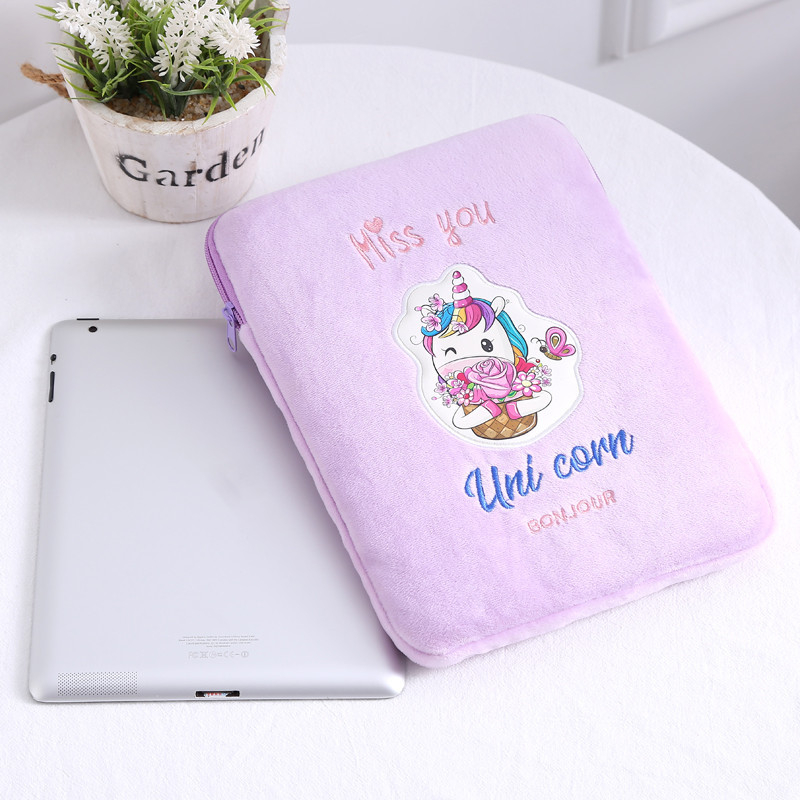 Plūšaina tablešu soma ar vienradziņu, rāvējslēdzējs, oderējums, iekšējais nodalījums portatīvajam datoram, salds karikatūras stils