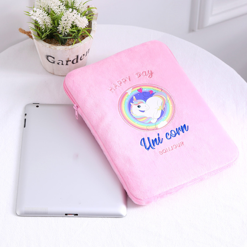 Plūšaina tablešu soma ar vienradziņu, rāvējslēdzējs, oderējums, iekšējais nodalījums portatīvajam datoram, salds karikatūras stils