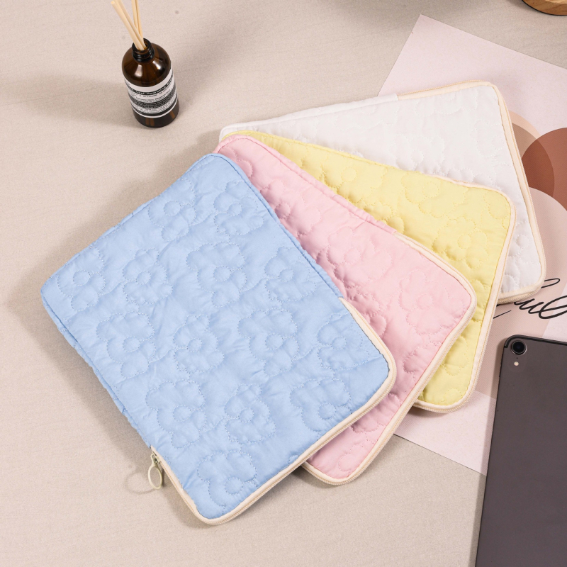 Lychee tablet táska, légáteresztő és ütésálló, virágos mintázat, poliészter bélés, tél 2025