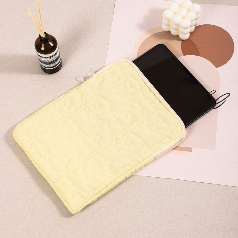 Lychee tablet táska, légáteresztő és ütésálló, virágos mintázat, poliészter bélés, tél 2025