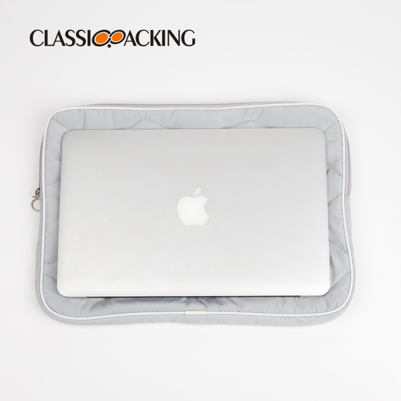 Pielāgota iekšējā soma planšetdatoram aizsardzības vāciņam – elpojoša, ūdensnecaurlaidīga, nodilumizturīga; materiāls pielāgojams; zīmols classicpacking; licencēta privātā zīmolu etiķete