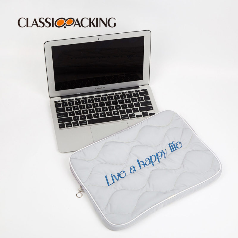 Pielāgota iekšējā soma planšetdatoram aizsardzības vāciņam – elpojoša, ūdensnecaurlaidīga, nodilumizturīga; materiāls pielāgojams; zīmols classicpacking; licencēta privātā zīmolu etiķete