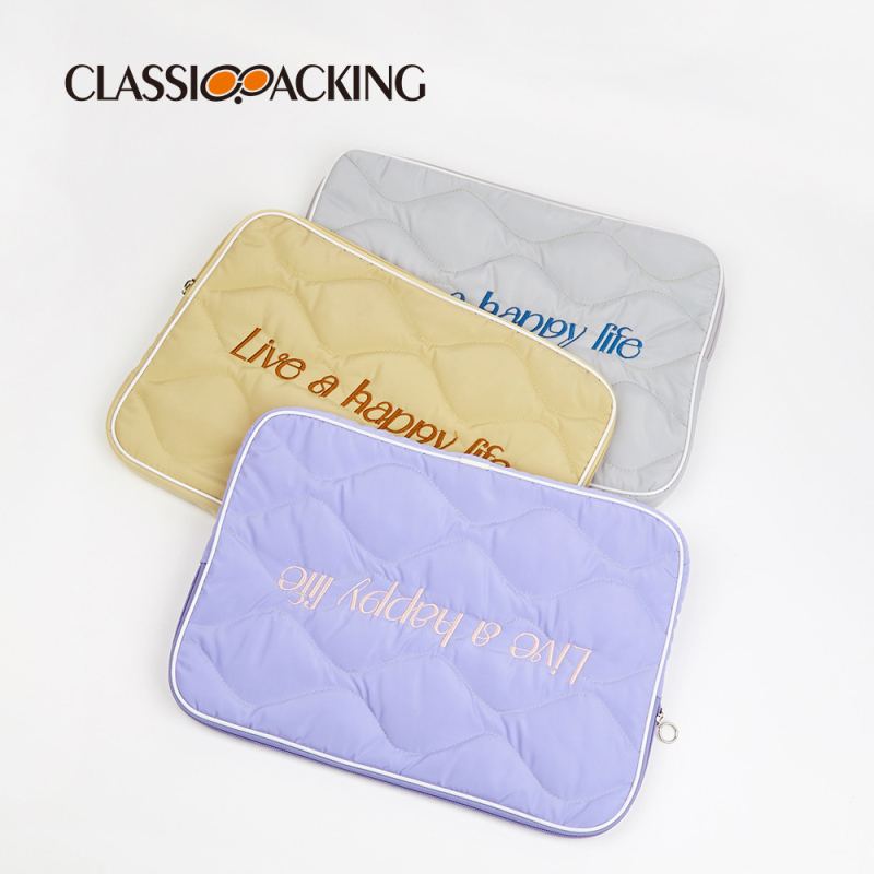 Pielāgota iekšējā soma planšetdatoram aizsardzības vāciņam – elpojoša, ūdensnecaurlaidīga, nodilumizturīga; materiāls pielāgojams; zīmols classicpacking; licencēta privātā zīmolu etiķete