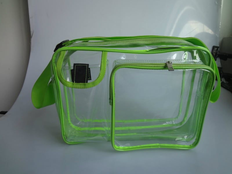 Bridge A35 laptop táska, üzleti crossbody stílusban, anyag: műanyag, cipzárral nyitás, belső zipzáros zseb, vízálló és kopásálló