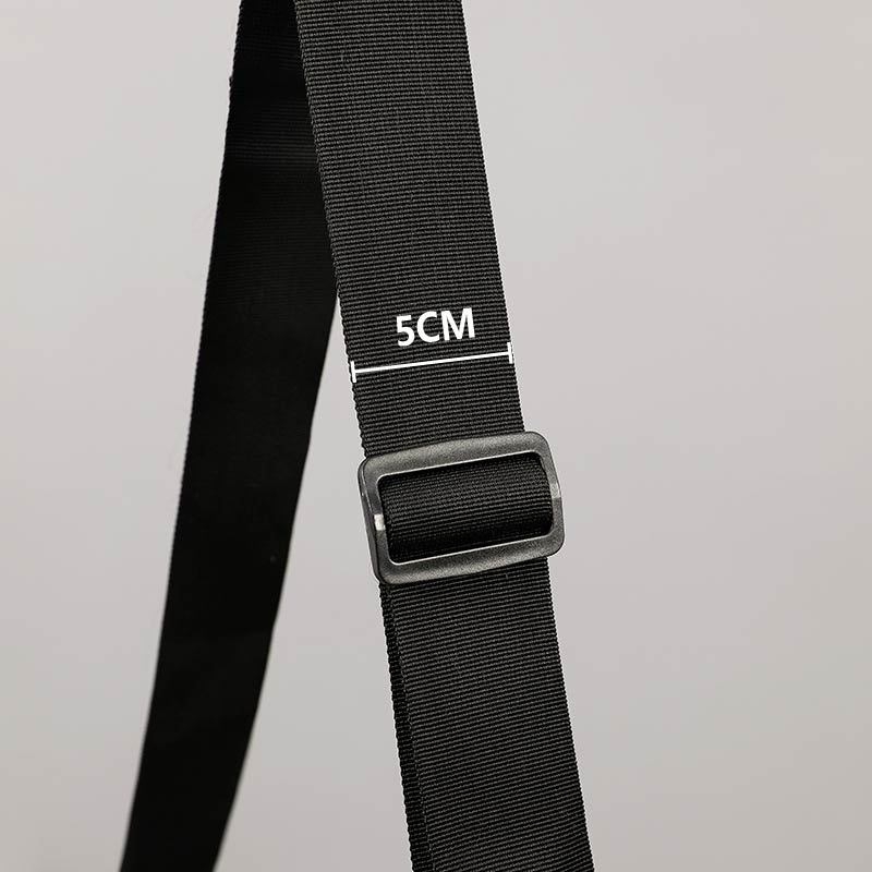 Bridge A35 laptop táska, üzleti crossbody stílusban, anyag: műanyag, cipzárral nyitás, belső zipzáros zseb, vízálló és kopásálló