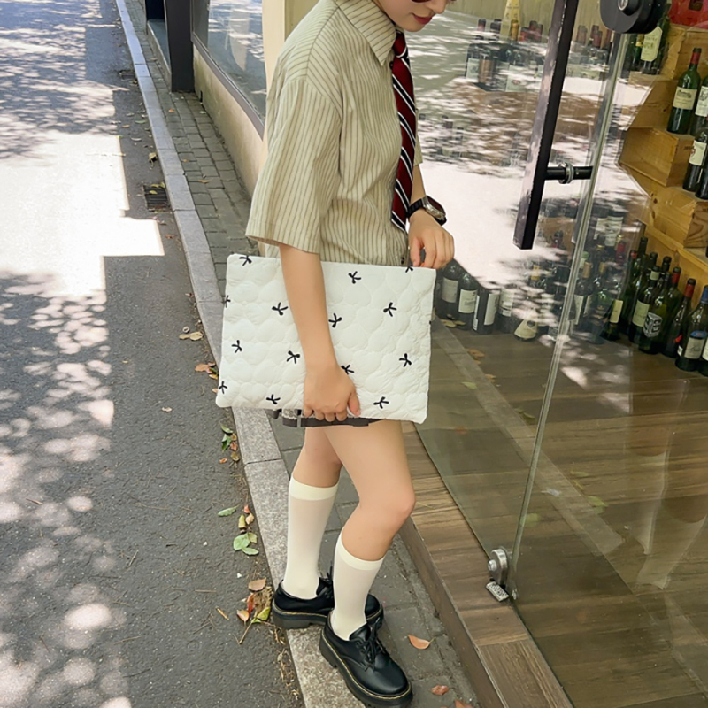 Husă pentru laptop – ultra-ușoară, rezistentă la șocuri, din nylon, model carouri, căptușeală poliester, pentru femei