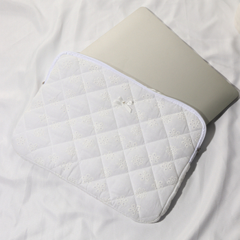 Tablet- és laptopvédő tok hímzett csipke masnival, pamut külső, lélegző, könnyű, ütésálló, bélés poliészter-pamut