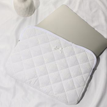 Tablet- és laptopvédő tok hímzett csipke masnival, pamut külső, lélegző, könnyű, ütésálló, bélés poliészter-pamut