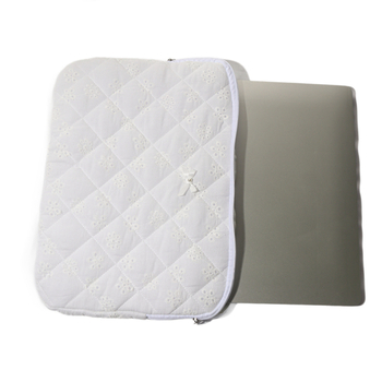 Tablet- és laptopvédő tok hímzett csipke masnival, pamut külső, lélegző, könnyű, ütésálló, bélés poliészter-pamut