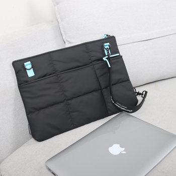 Taška na notebook a tablet — PVC vonkajšia časť, nepremokavá, geometrický vzor, podšívka z polyesteru, minimalistický a luxusný štýl