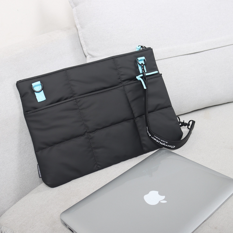 Taška na notebook a tablet — PVC vonkajšia časť, nepremokavá, geometrický vzor, podšívka z polyesteru, minimalistický a luxusný štýl