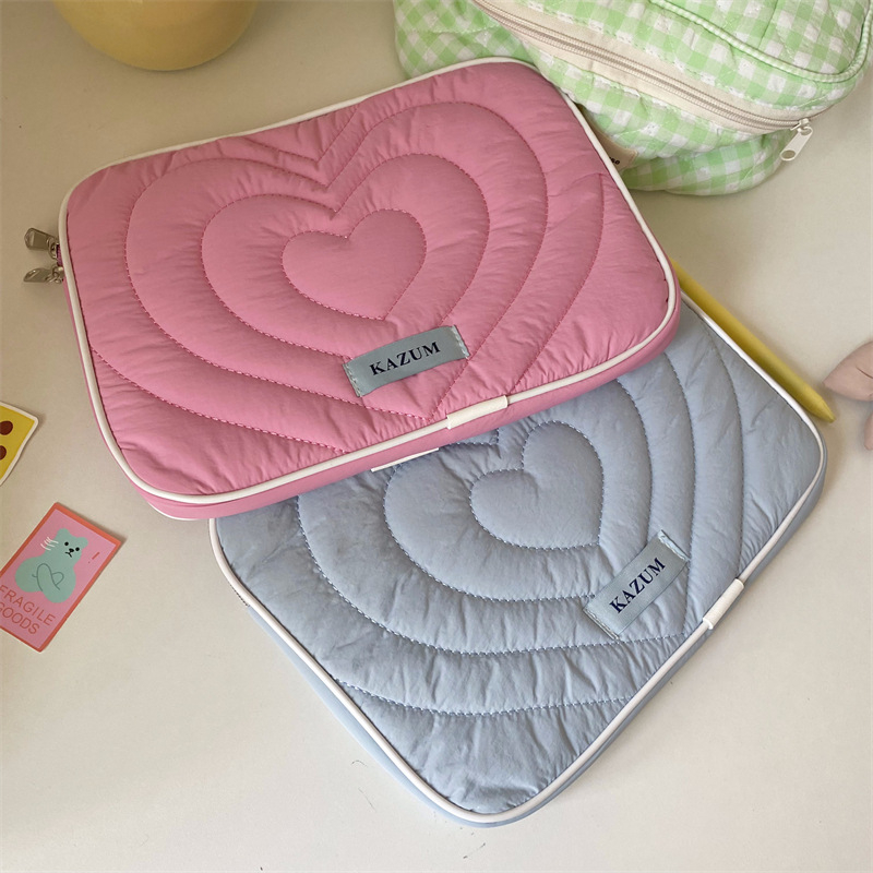 Etui pentru tabletă și laptop – design moale, în formă de inimă (Material: mătase; Căptușeală: poliester; Respirabil; Ultra-ușor; Protecție împotriva șocurilor)